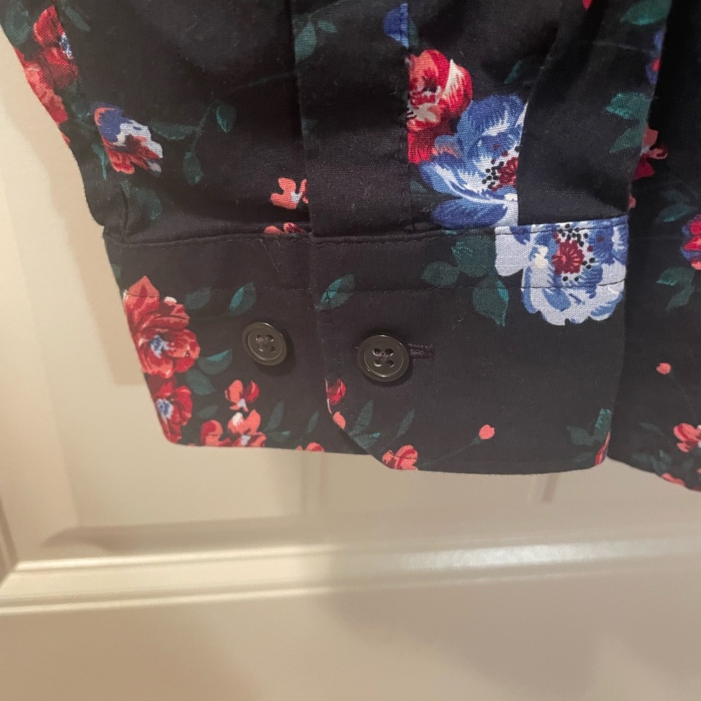 Express Floral Button-Up Shirt - Picture 3 of 3